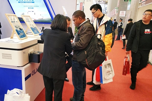 南非小哥到創想了解儀器 南非小哥到創想了解儀器